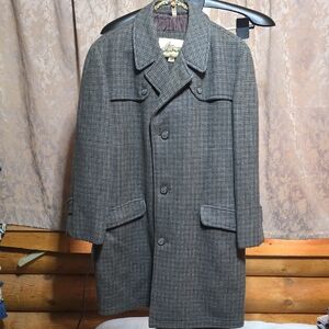 Classic Men's Houndstooth Pea Coat in Charcoal